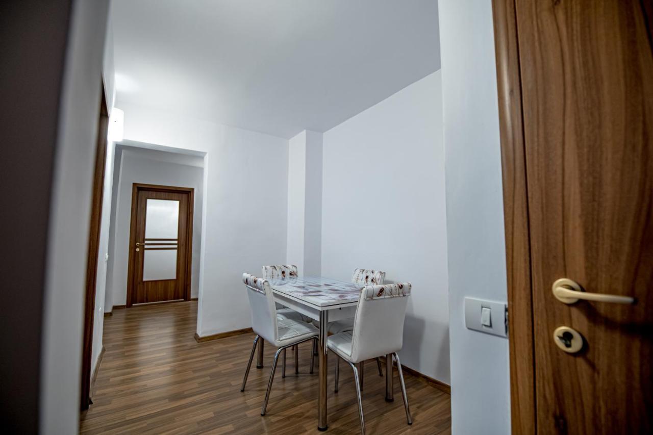 Apartament 3 Camere Royal Brasov Bagian luar foto